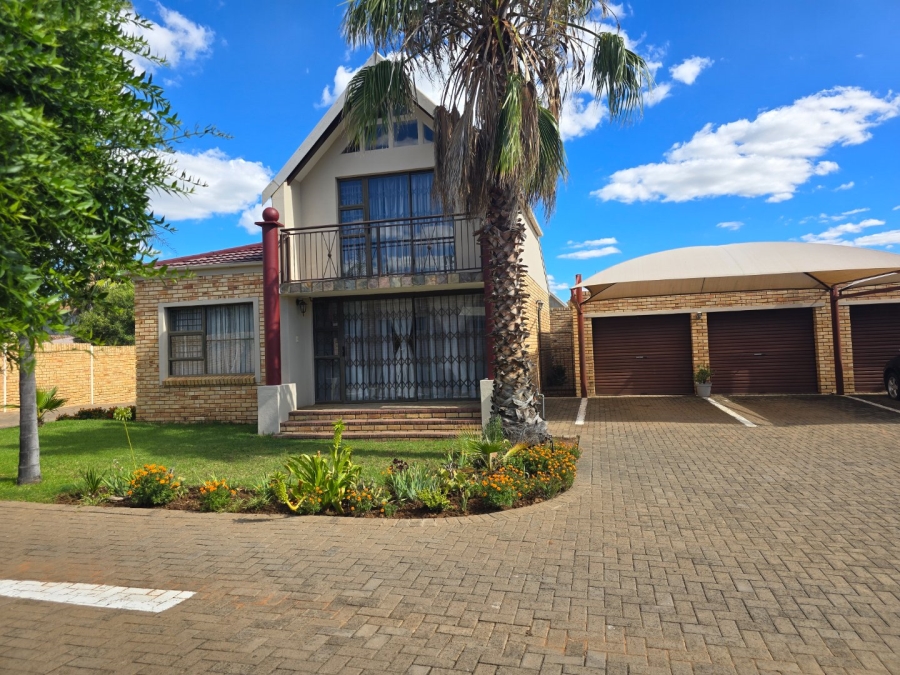 2 Bedroom Property for Sale in Langenhovenpark Free State